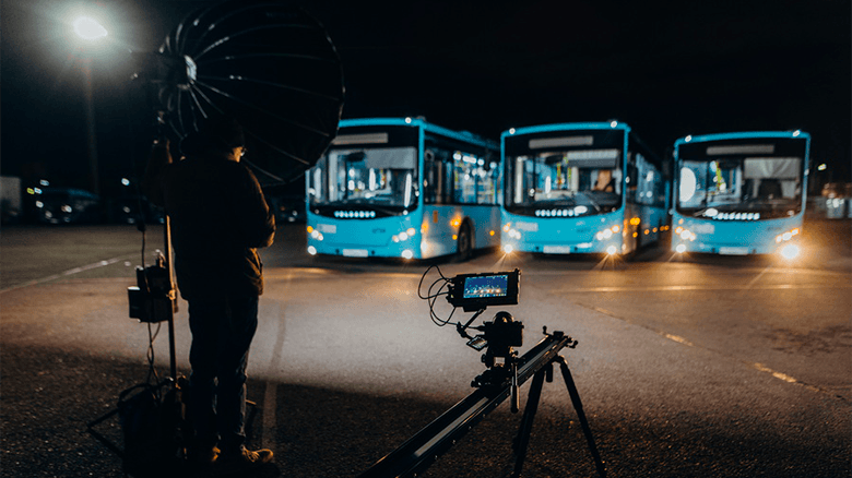 Камера снимает автобусы