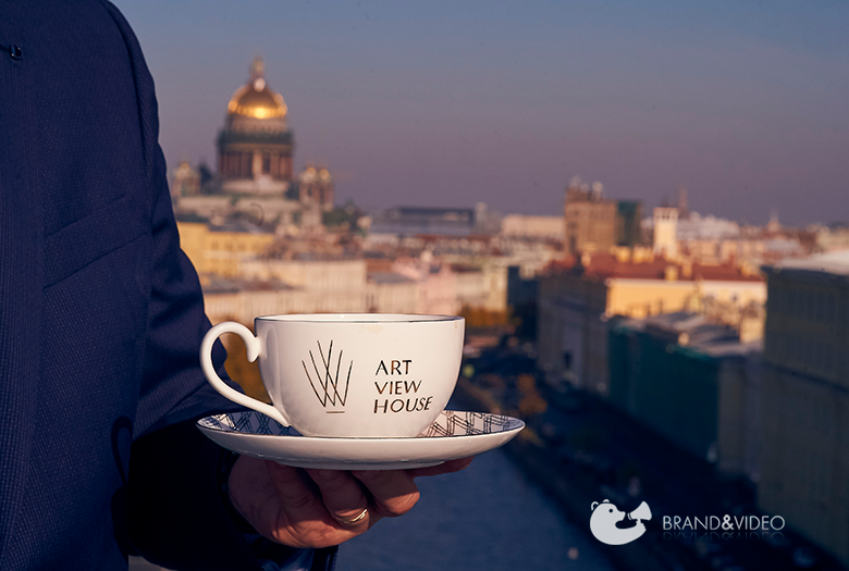 Чашка чая на фоне Санкт-Петербурга